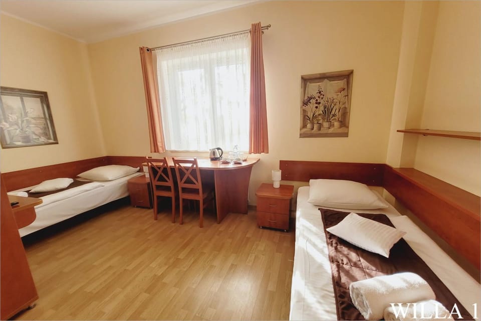 Shower, Bed, Bathroom, TV and multimedia, Coffee/tea facilities, Balcony/Terrace, Photo of the whole room, hair dryier, towels, wardrobe