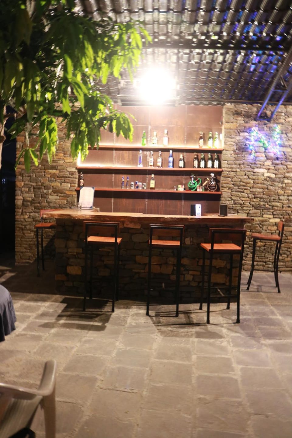 Restaurant/places to eat, Food and drinks, Seating area, Drinks, Alcoholic drinks, Non alcoholic drinks