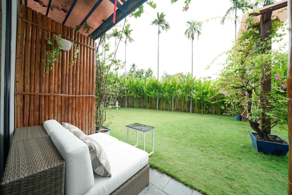 Patio, Day, Natural landscape, Garden, Garden, View (from property/room), Seating area, Garden view