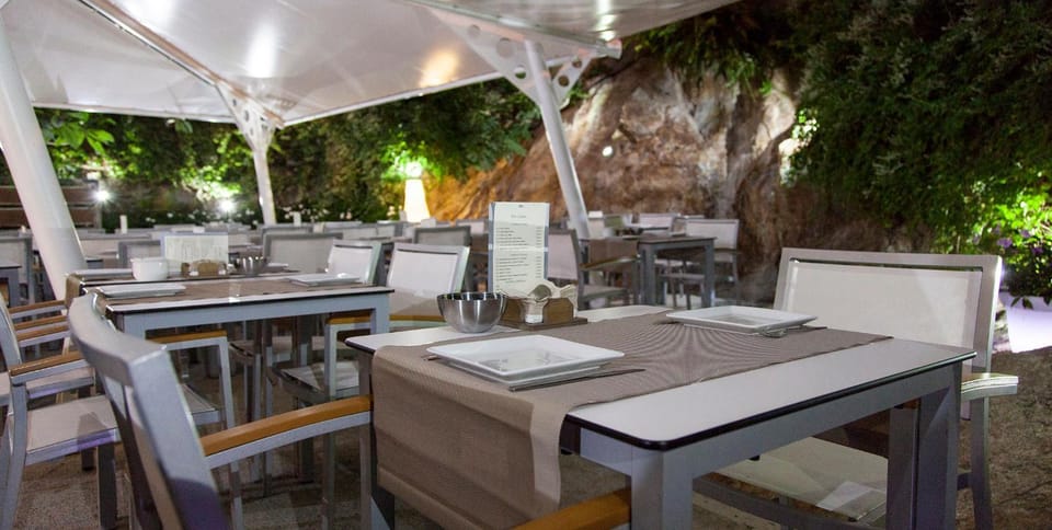 Property building, Lounge or bar