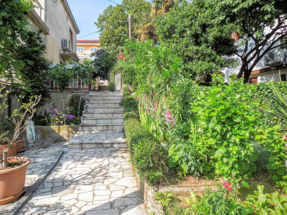 Garden, Area and facilities