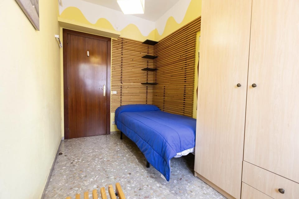 Bed, Photo of the whole room, Bedroom, fireplace, locker, wardrobe
