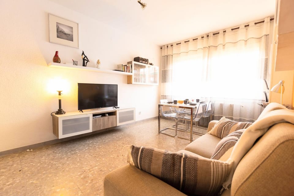 TV and multimedia, Living room, Seating area, locker