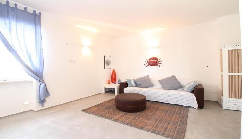 Bed, Living room, Seating area