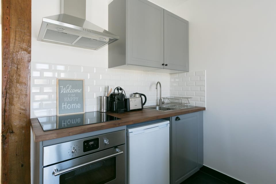 Coffee/tea facilities, Kitchen or kitchenette, Dining area
