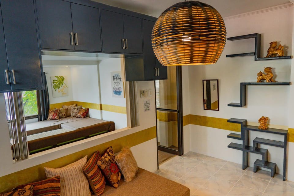 Bed, Photo of the whole room, Seating area, Bedroom
