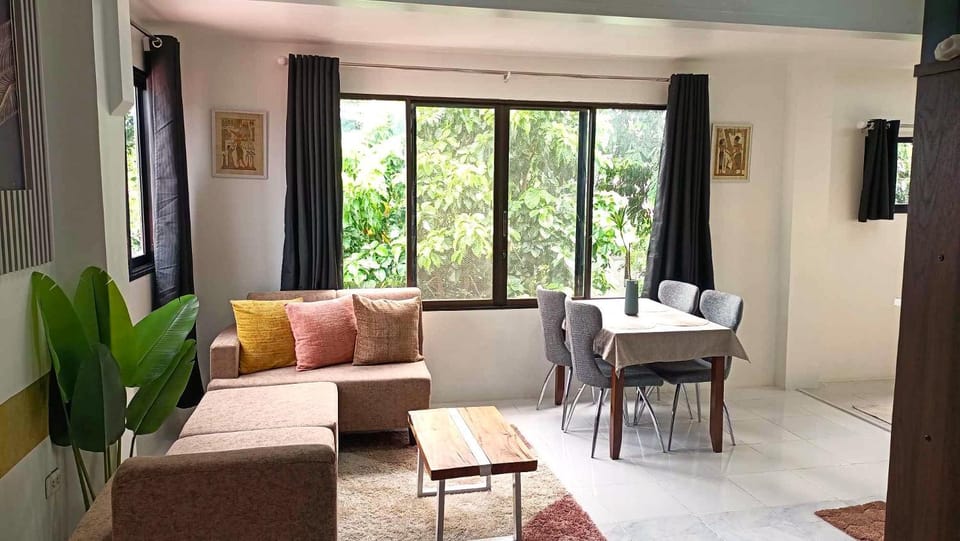 Garden, Seating area, Dining area, Garden view