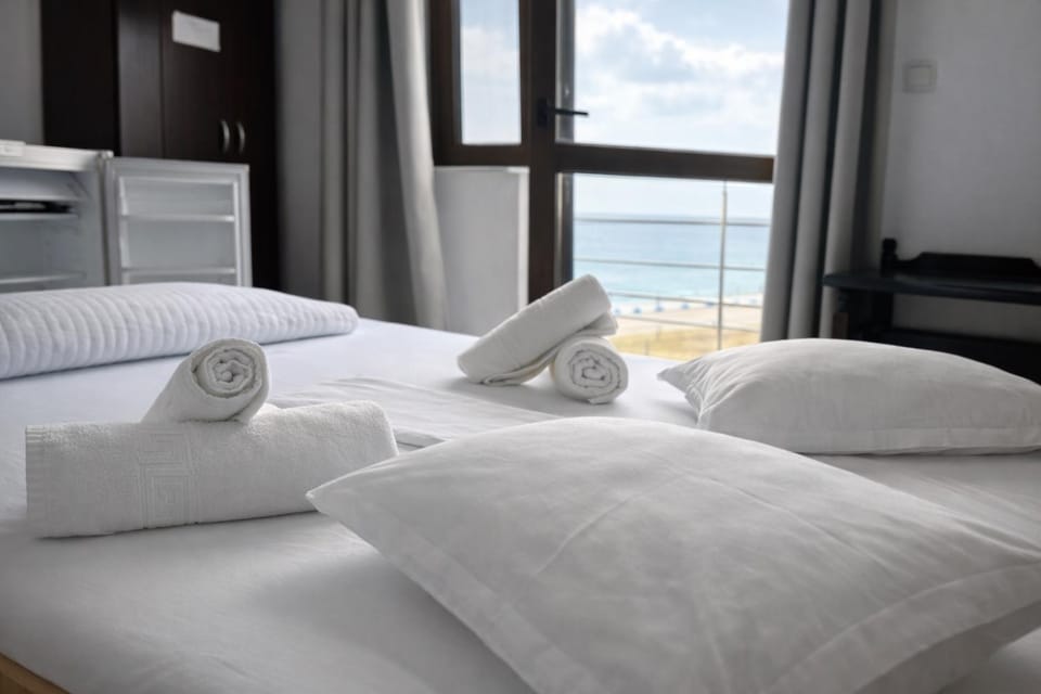 Bed, Photo of the whole room, Bedroom, Sea view, towels