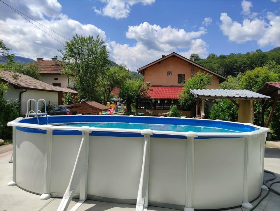 Day, Swimming pool