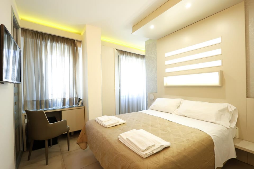 TV and multimedia, Photo of the whole room, Bedroom, towels