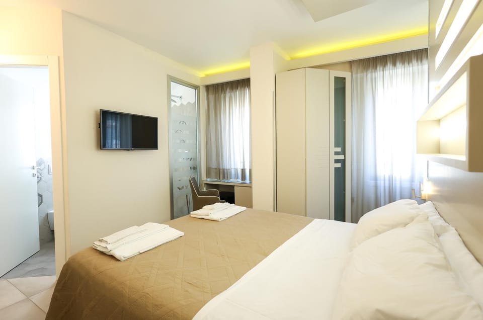 TV and multimedia, Bedroom, towels, wardrobe