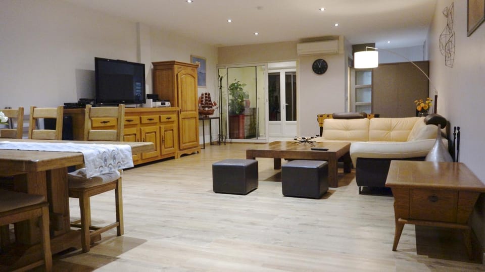 Communal lounge/ TV room, TV and multimedia, Living room