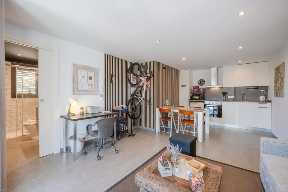 Kitchen or kitchenette, Living room, Dining area