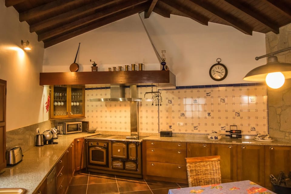 Communal kitchen, Mountain view, Family