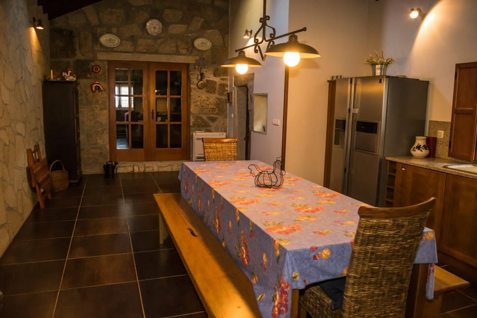 Communal kitchen, Mountain view, Family