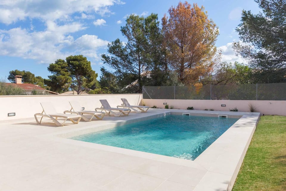 Swimming pool, Swimming pool