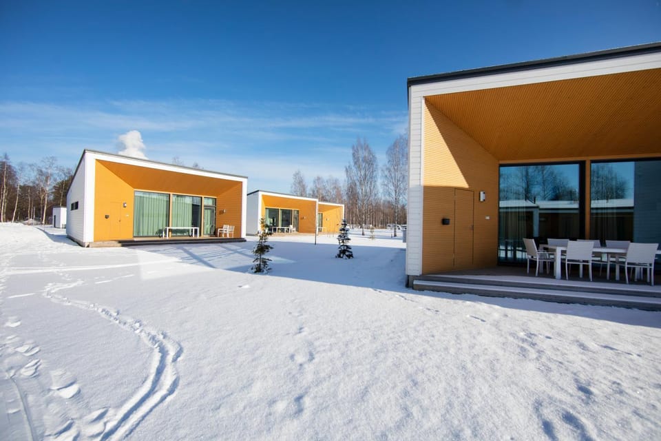 Property building, Facade/entrance, Winter