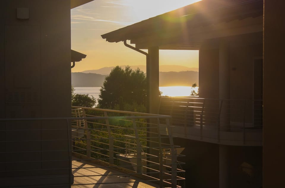 Balcony/Terrace, Lake view