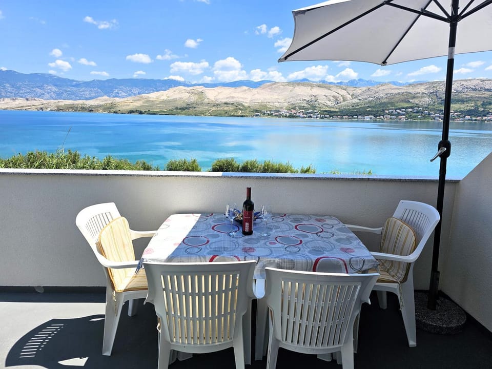 Natural landscape, View (from property/room), Balcony/Terrace, Seating area, Dining area, Sea view