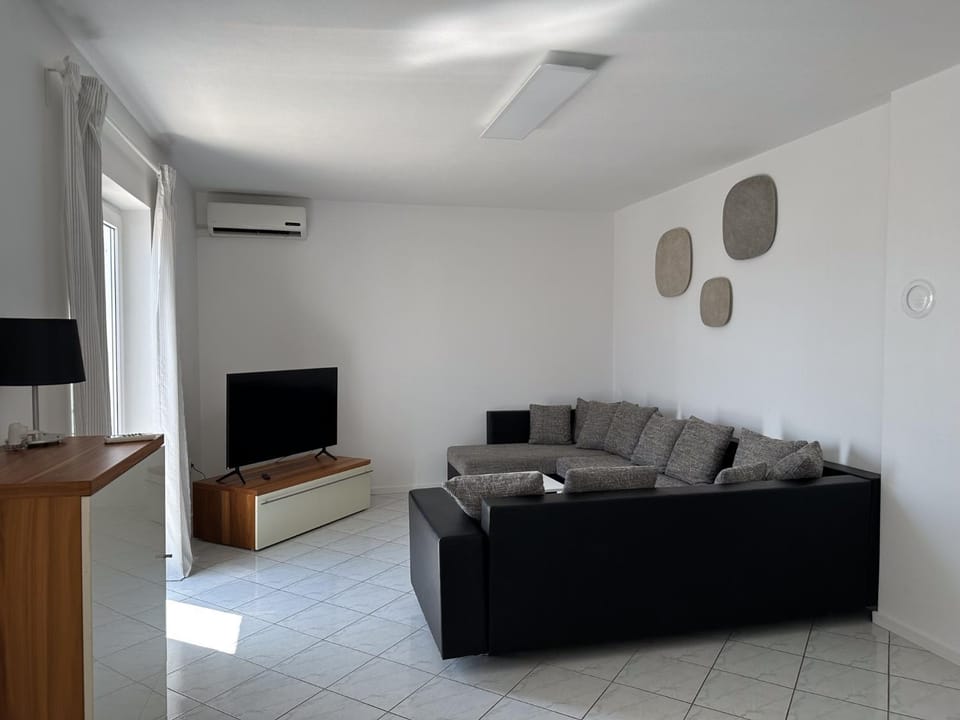 TV and multimedia, Living room, Decorative detail, air conditioner