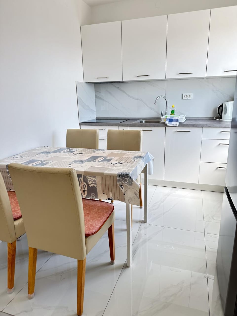 Dining area, kitchen