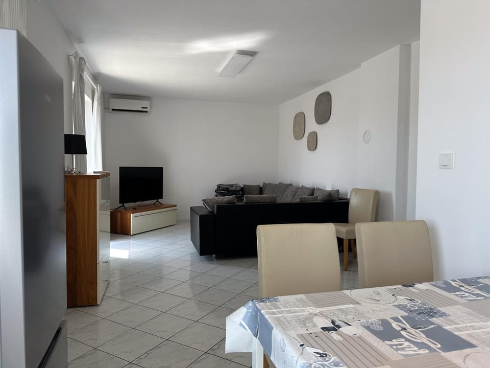 TV and multimedia, Living room, Decorative detail, air conditioner