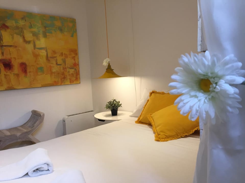 Photo of the whole room, Decorative detail, Bedroom