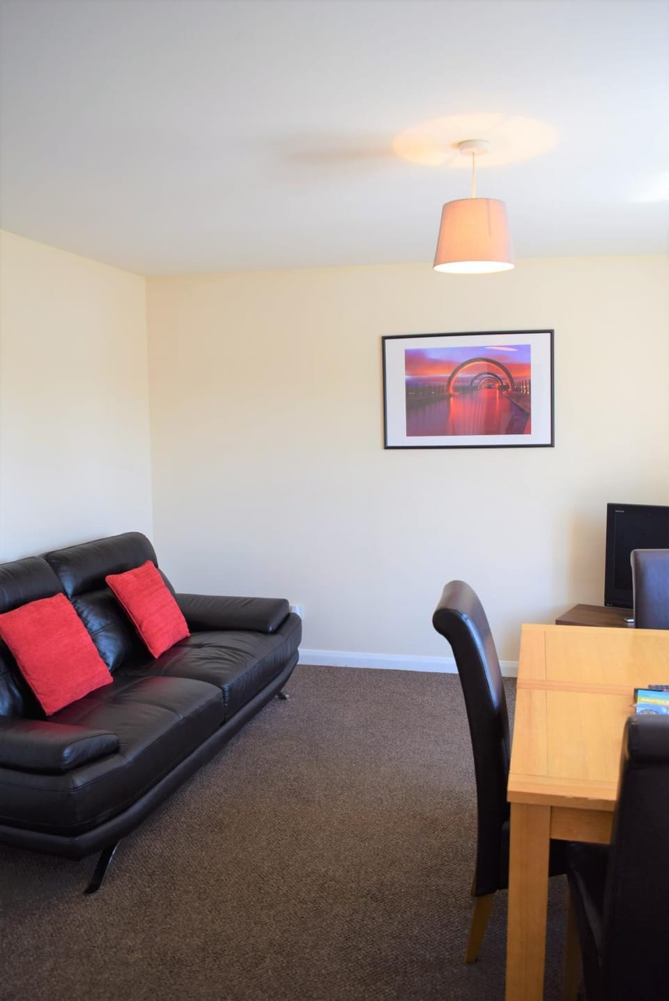 TV and multimedia, Living room, Seating area, Dining area