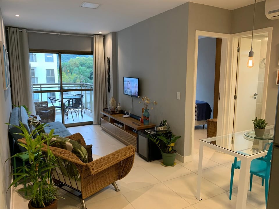 Communal lounge/ TV room, TV and multimedia, Seating area, Dining area, air conditioner