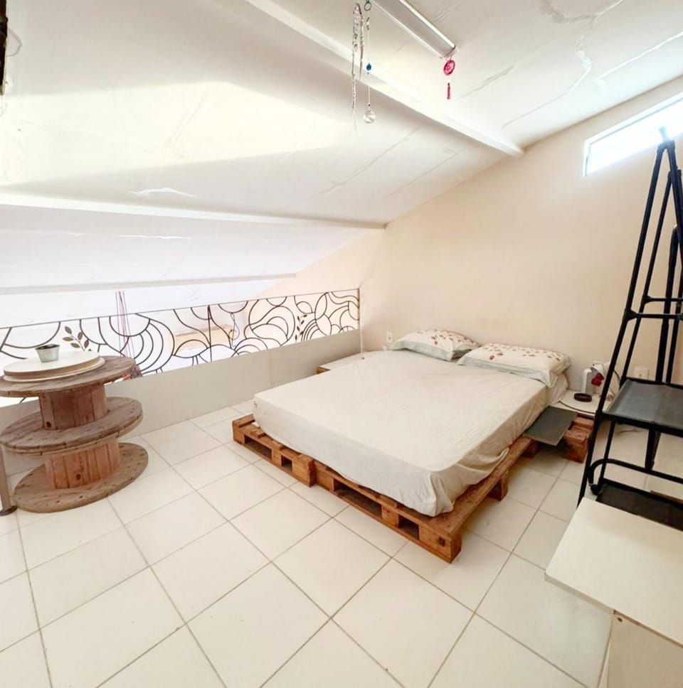 Apto INTEIRO em Vilas do Atlântico, a 50m da praia Bed and Breakfast in Lauro de Freitas