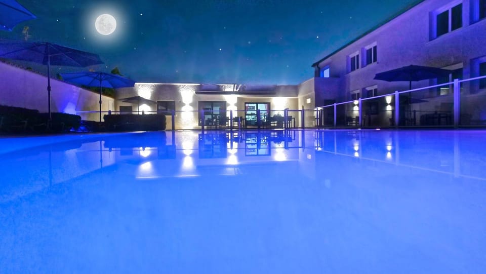 Night, Pool view