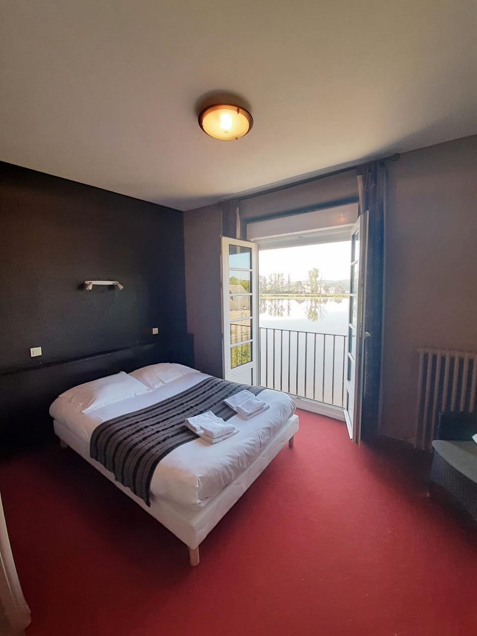 Photo of the whole room, Bedroom, Lake view