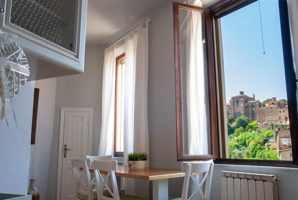 Dining area, City view