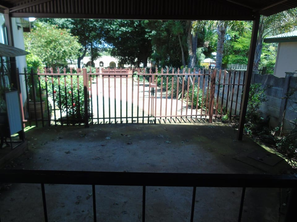 Facade/entrance, Garden view, Street view, Quiet street view, Parking, acessibility