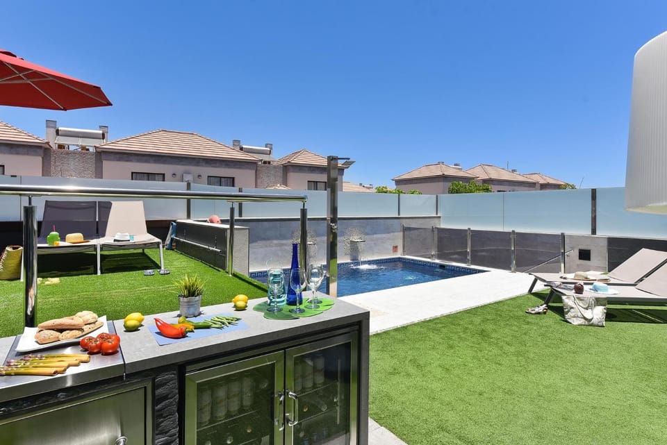 BBQ facilities, Swimming pool, sunbed