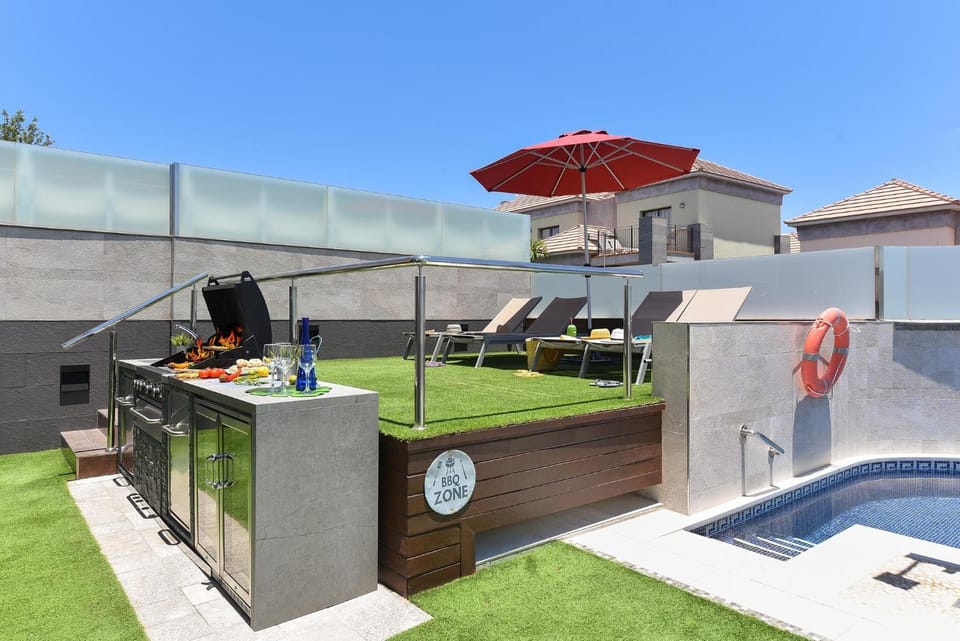 BBQ facilities, Swimming pool, sunbed