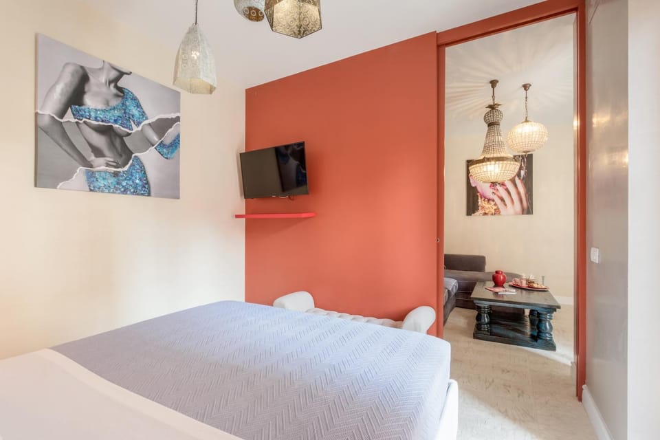 Bed, TV and multimedia, Photo of the whole room, Evening entertainment, Bedroom, hair dresser