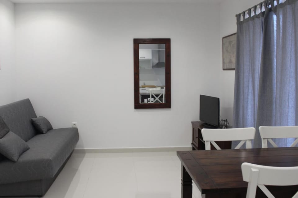 Bed, TV and multimedia, Living room, Dining area, Sea view