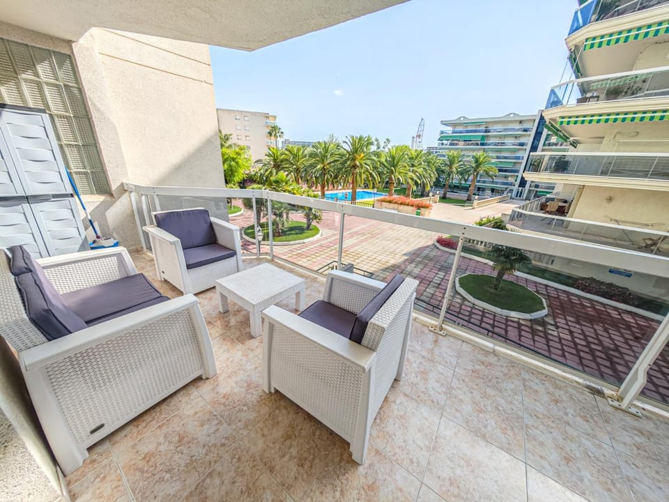 LITORAL COSTA DORADA - LIVING PARK Only families Apartment in Salou