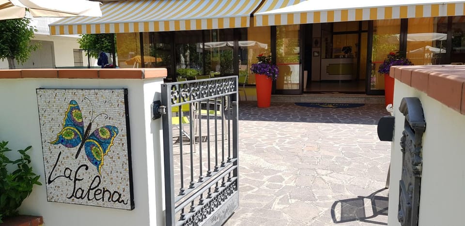 Facade/entrance, Property logo or sign