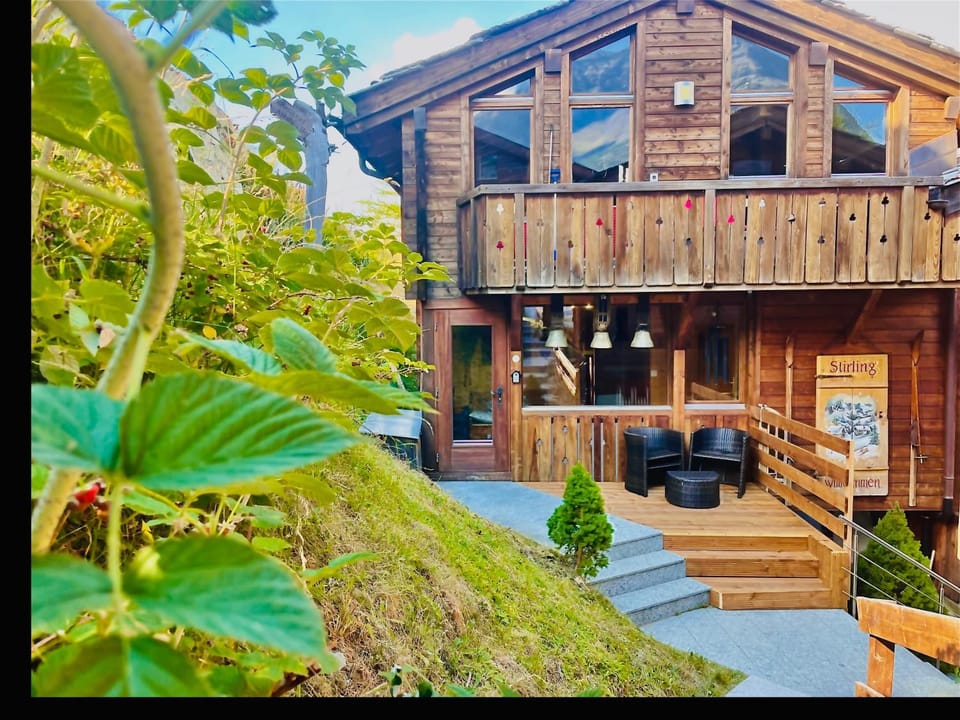Property building, Spring, Day, Garden, Balcony/Terrace