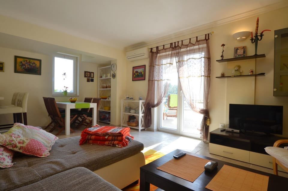 Communal lounge/ TV room, Living room, Seating area