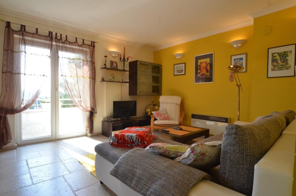 Communal lounge/ TV room, TV and multimedia, Living room, Seating area