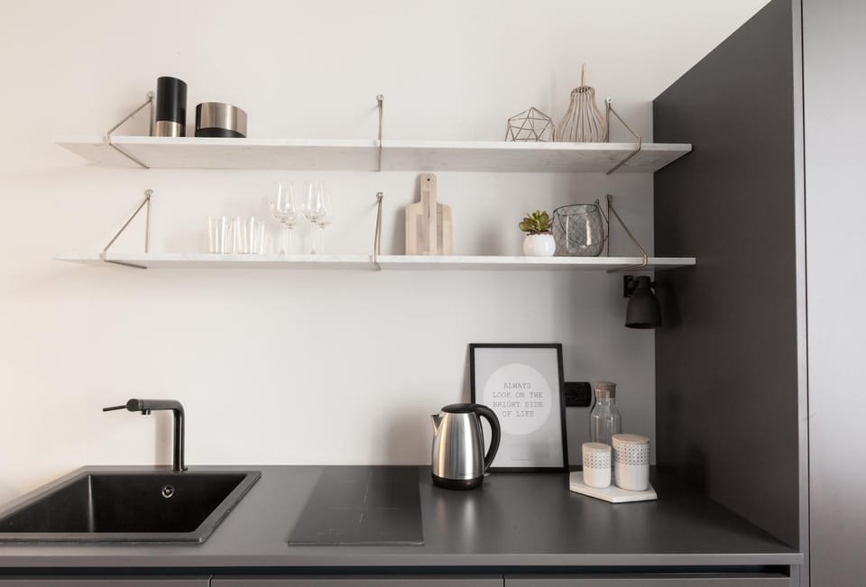 Coffee/tea facilities, Kitchen or kitchenette, Living room