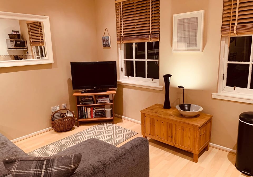 TV and multimedia, Kitchen or kitchenette, Living room