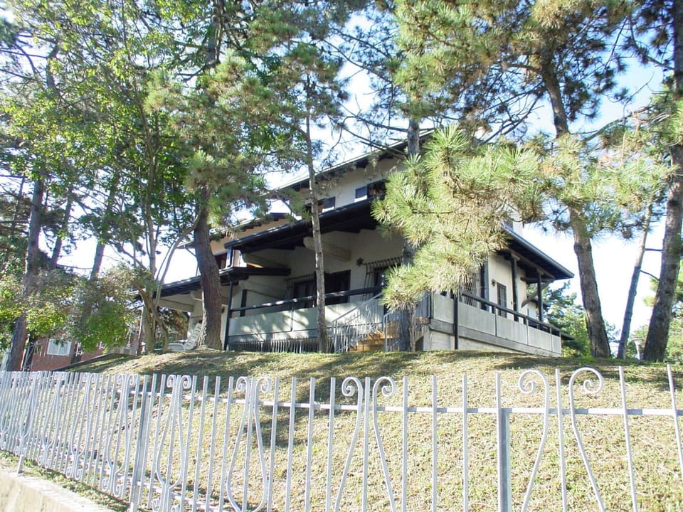 Property building, Facade/entrance, Garden