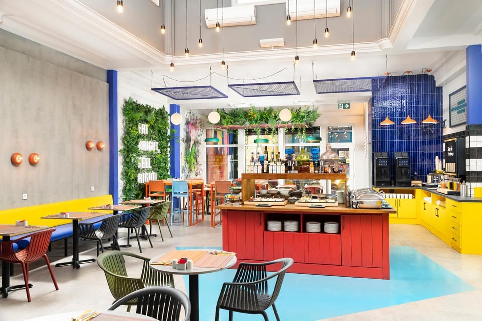 Restaurant/places to eat, Living room, Lounge or bar, Lounge or bar, Banquet/Function facilities, Seating area, Food, Breakfast