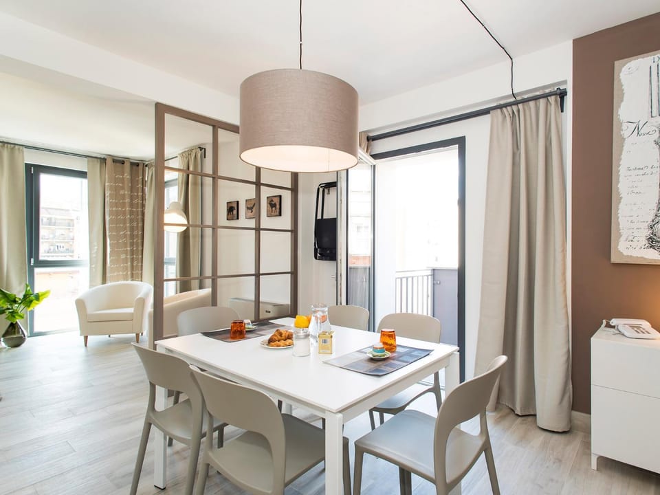 Living room, Food and drinks, Photo of the whole room, Seating area, Dining area