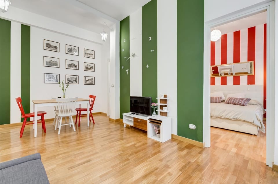 TV and multimedia, Living room, Seating area, Dining area, Bedroom
