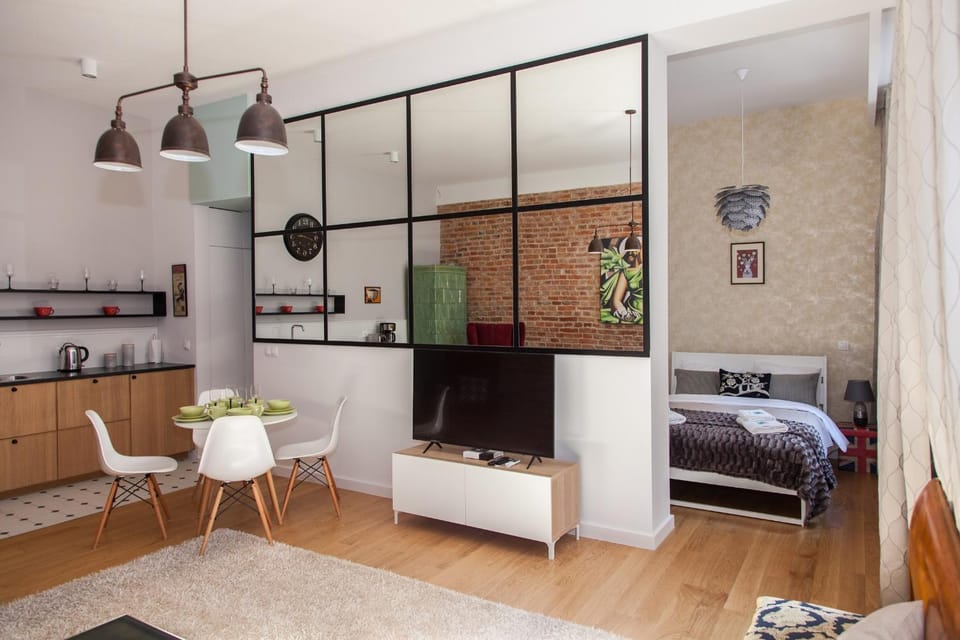 TV and multimedia, Living room, Decorative detail, Seating area, Dining area, Bedroom